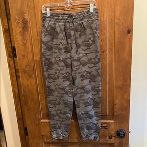 Sonoma WoMen's Camouflage Jogger Pants S